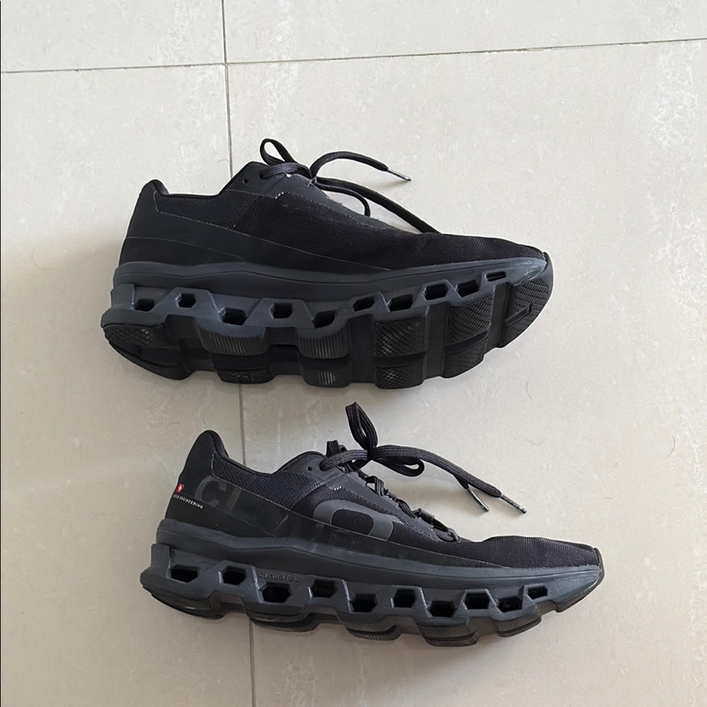 On Running Men's Black Running Shoes